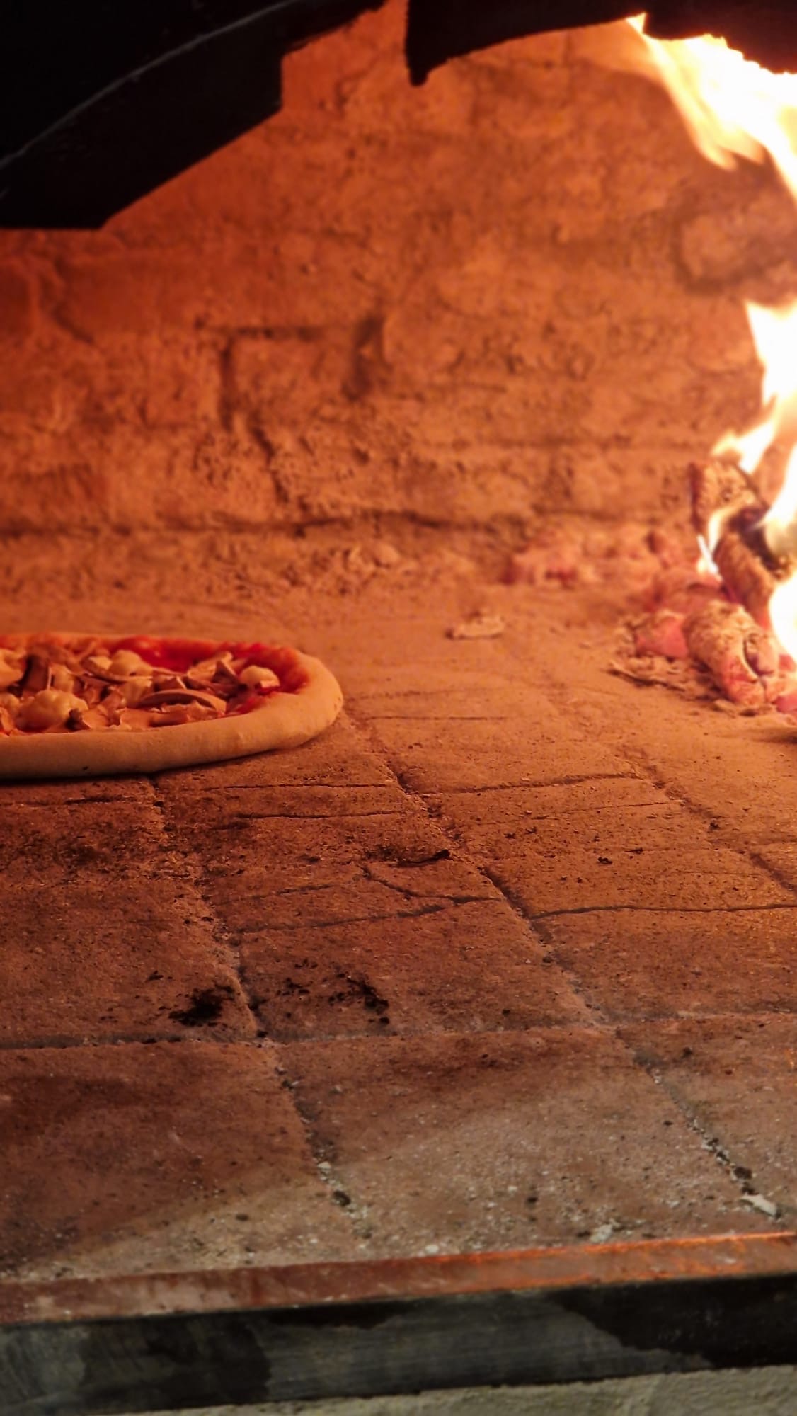 Wood-fired pizza in the stone oven at La Fondita